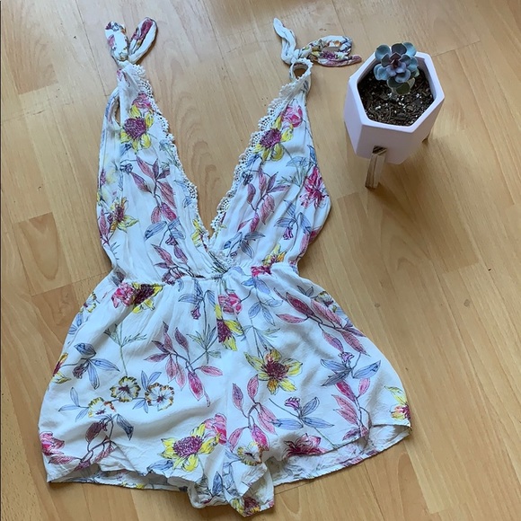 La Hearts Other - L.A. Hearts Floral Romper XS 🌸